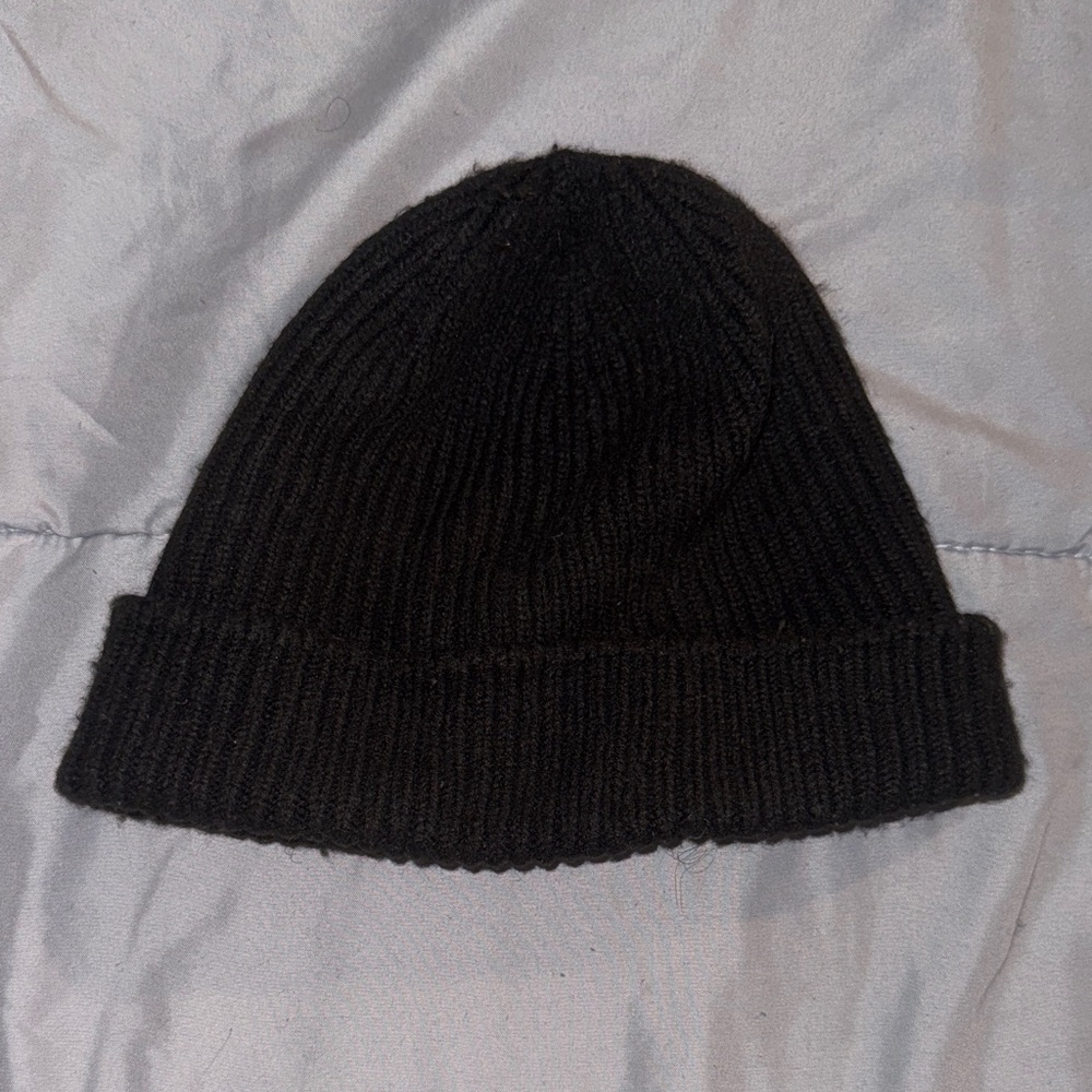 New Balance Black Ribbed Beanie - Picture 2 of 4